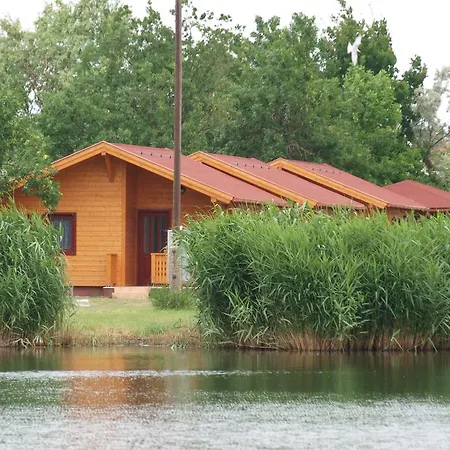 Arnyas Thermal Es Ueduelopark *